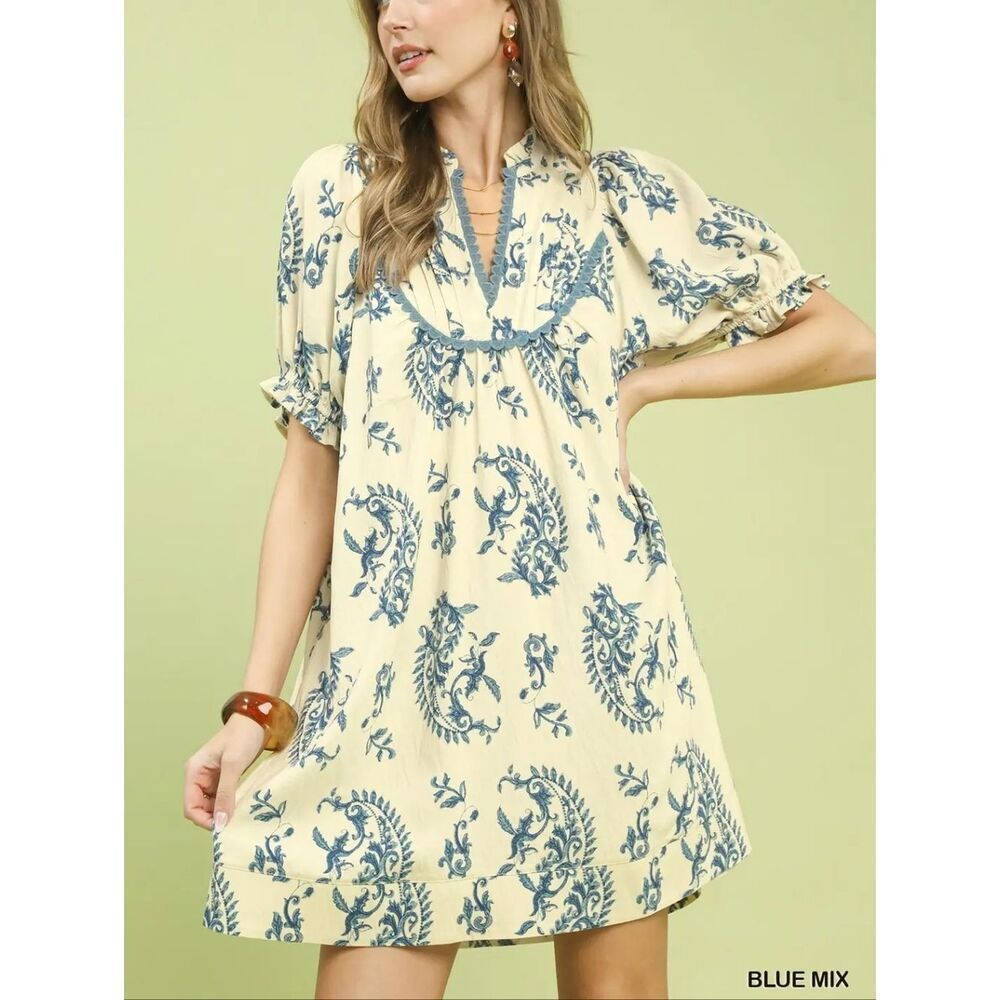 **Umgee Cream Dress with Blue Paisley Print sz Medium